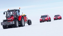 Трактор MF 5610 відправився в експедицію до Південного Полюса