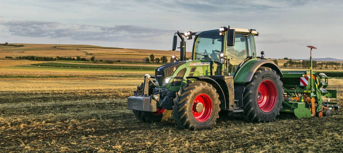 На какие характеристики следует обращать внимание при работе на тракторе Fendt 700 Vario? На какие характеристики следует обращать внимание при работе на тракторе Fendt 700 Vario?