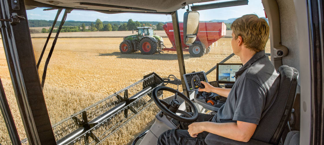 Комфортабельная кабина инновационного комбайна Fendt Ideal Комфортабельная кабина инновационного комбайна Fendt Ideal