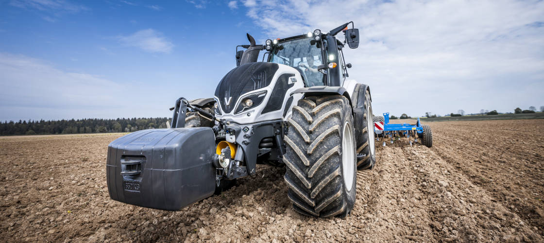 Презентація Valtra T234 Active та Versu на виставці АГРО-2021<