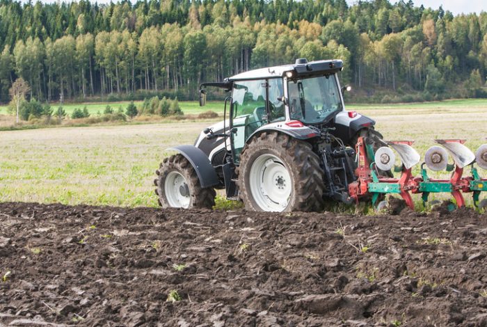 Valtra A-серії CAT Valtra A124LH – слайд