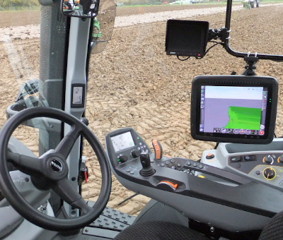 Огляд інноваційного підлокітника Valtra SmartTouch