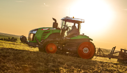 Компанією Caterpillar була створена система Mobil Track для тракторів Fendt 1100 MT