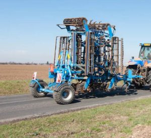 Виконуйте 7 операцій за один прохід з Farmet Komaktomat