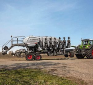 Високий рівень точності висіву с новою сівалкою Fendt Momentum