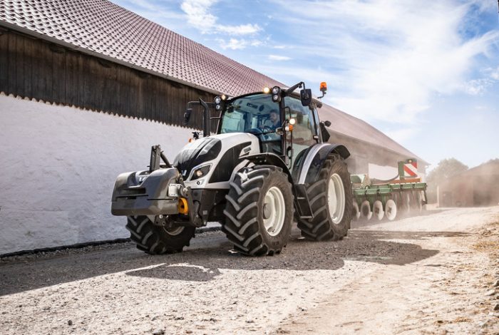 Valtra A-серії CAT Valtra A124LH – слайд