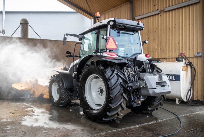 Valtra A-серії CAT Valtra A124LH – слайд