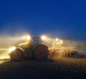 Прекрасне рішення під час посухи: трактор Fendt і сіялка Bourgault FMS