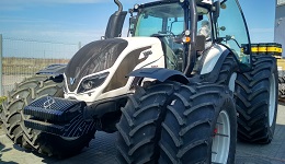 Трактор Valtra T 194 від Цеппелін Україна їде працювати в Полтавський ГЗК