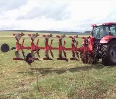 Навісний оборотний плуг KUHN MASTER 123 Навісний оборотний плуг KUHN MASTER 123