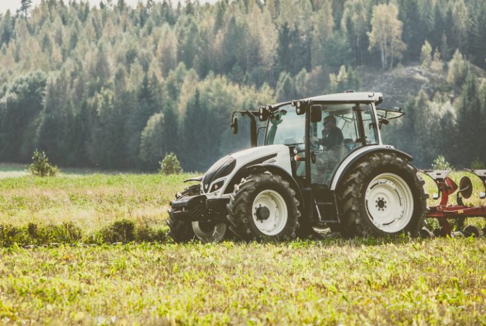 Valtra A-серії CAT Valtra A124LH – слайд