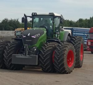 Відвантаження трактора Fendt 1038 Vario в Луганській області