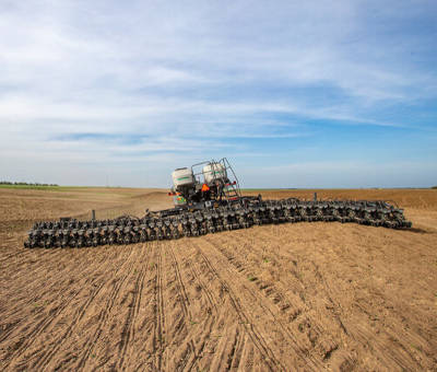 Високий рівень точності висіву с новою сівалкою Fendt Momentum