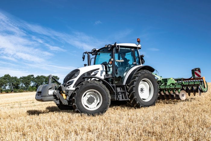 Valtra A-серії CAT Valtra A124LH – слайд