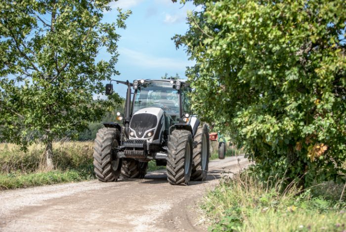 Valtra A-серії CAT Valtra A124LH – слайд