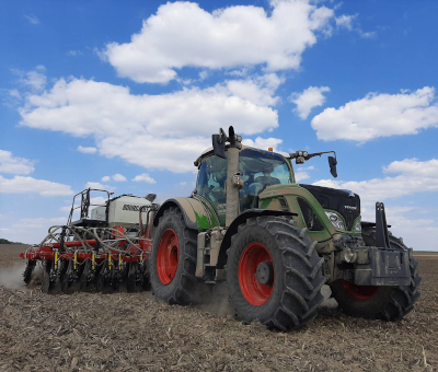 Прекрасне рішення під час посухи: трактор Fendt і сіялка Bourgault FMS