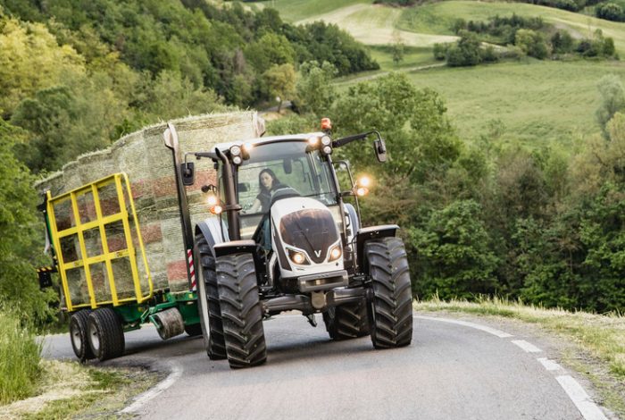 Valtra A-серії CAT Valtra A124LH – слайд