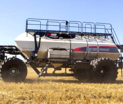 Огляд 9000-ї серії пневматичних бункерів Bourgault Огляд 9000-ї серії пневматичних бункерів Bourgault