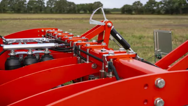 Глибокорозпушувачі KUHN CAT DT L – слайд